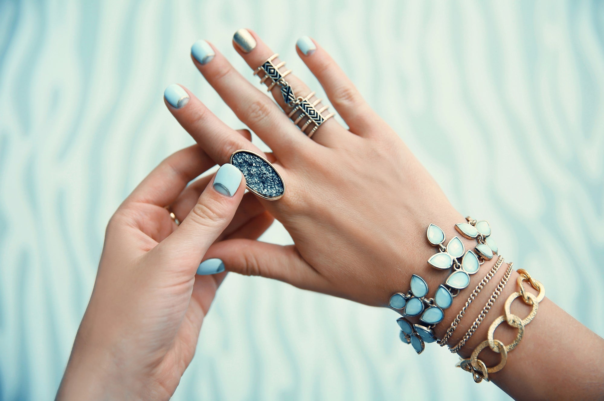 How to Buy Jewelry: A Complete Guide