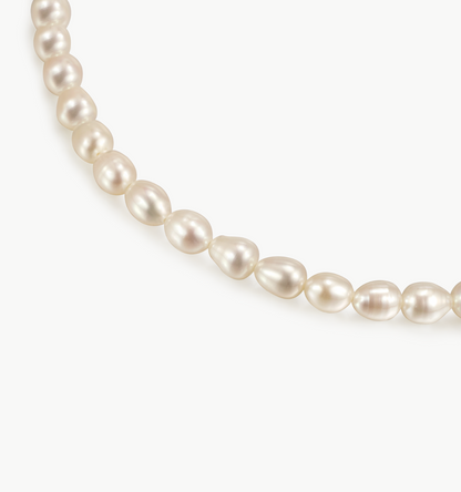 Small pearl necklace